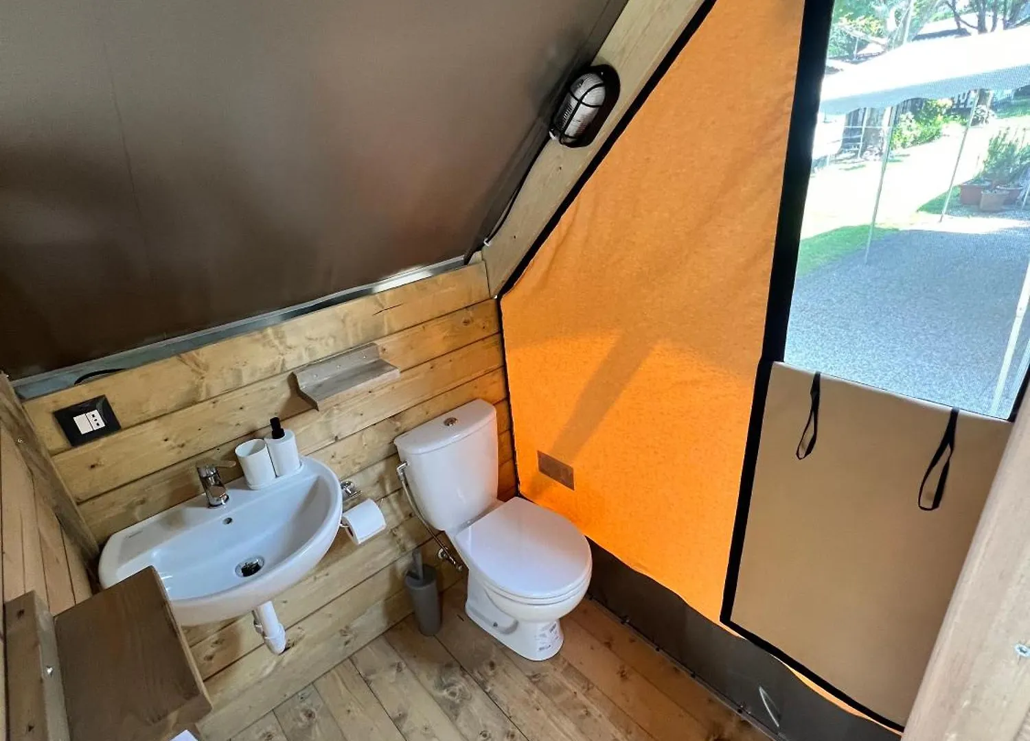 Glamping Camping Rivabella Lecco 0*,
